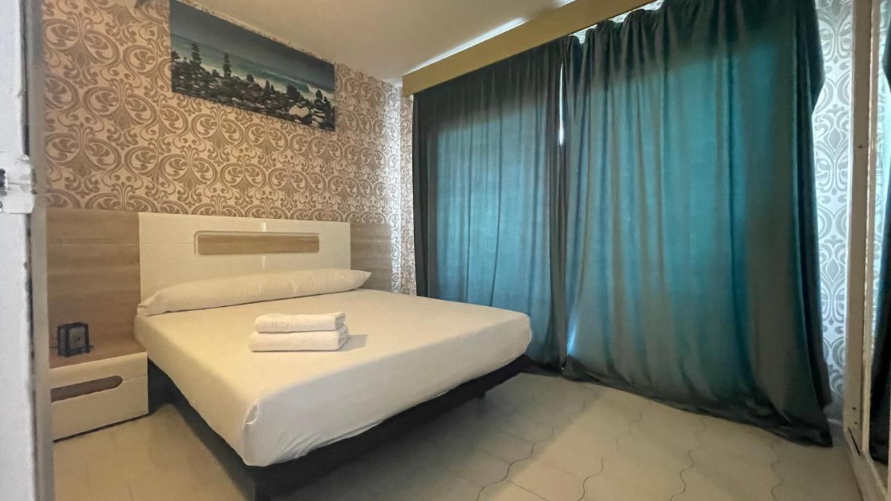Benalbeach 09 Apartment Benalmadena Bagian luar foto